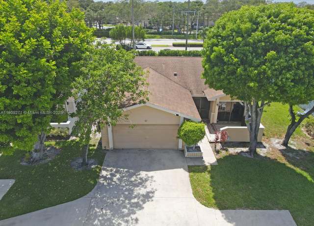 Property at 10 Afton Pl, Boynton Beach, FL 33426, 4 beds, 2 baths