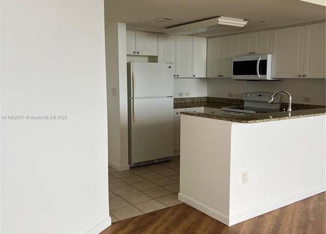 Property at 19501 W Country Club Dr #1411, Aventura, FL 33180, 1 bed, 1 bath