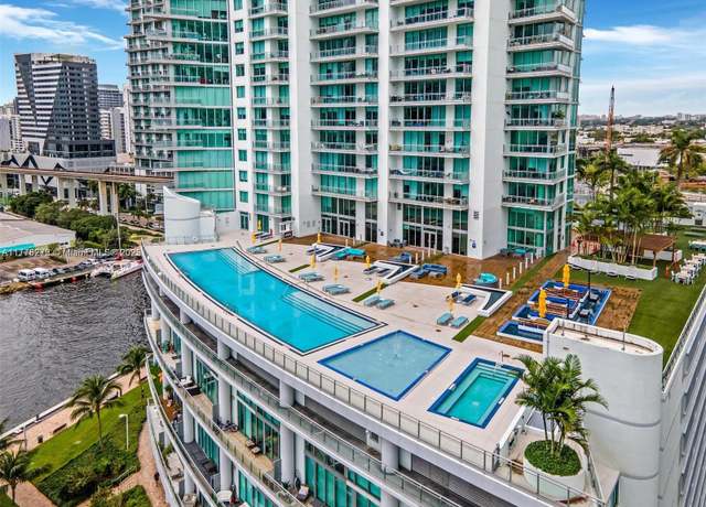 Property at 92 SW 3rd St #4104, Miami, FL 33130, 2 beds, 2 baths