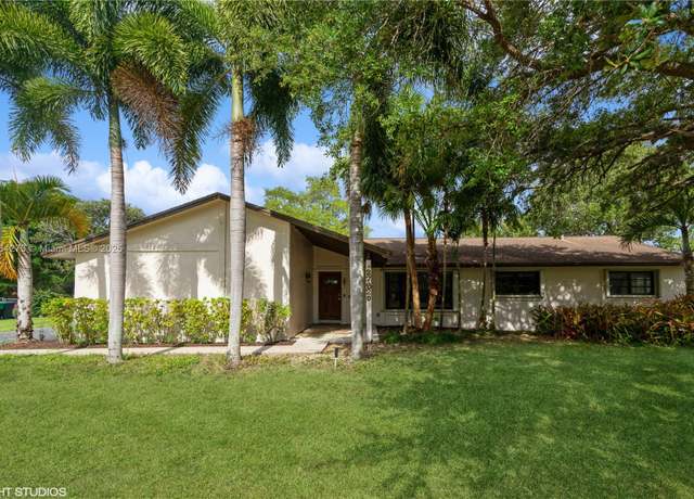 Property at 27820 SW 164th Ct, Homestead, FL 33031, 4 beds, 2 baths
