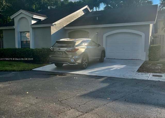 Property at 10121 NW 51st Ln, Doral, FL 33178, 3 beds, 2 baths