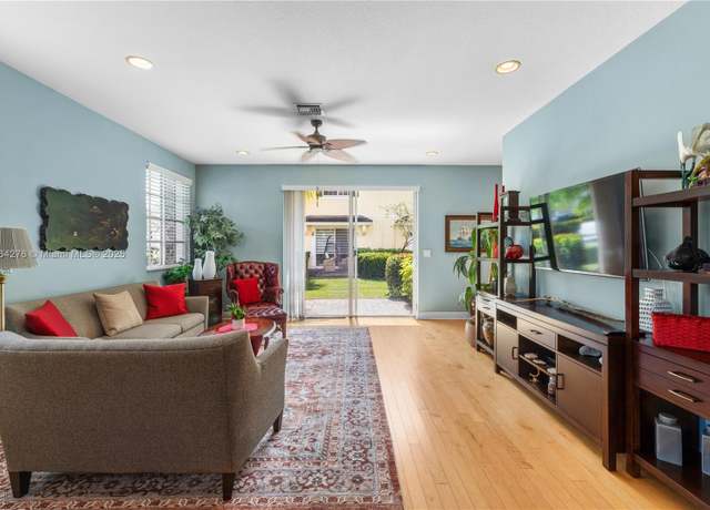 Property at 7702 Paddock Pl #7702, Davie, FL 33328, 3 beds, 2.5 baths