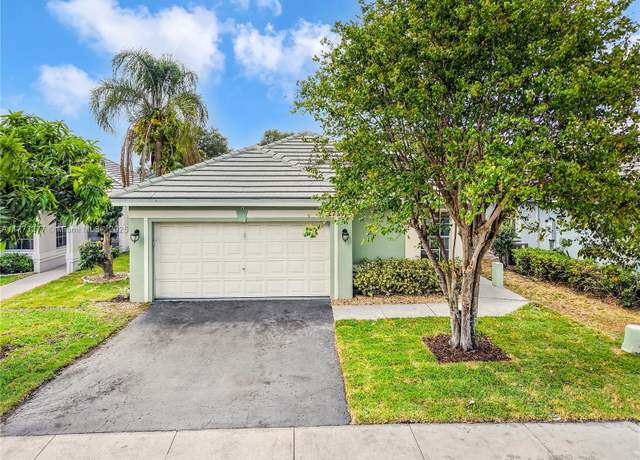 Property at 2719 Arrowwood Ct, Davie, FL 33328, 3 beds, 2 baths