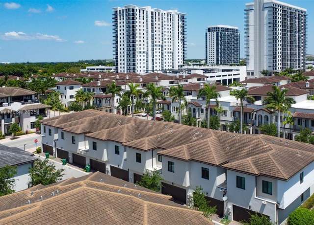 Property at 4962 NW 83rd Path #4962, Doral, FL 33166, 3 beds, 2.5 baths