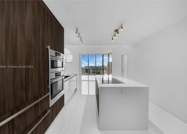 Property at 851 NE 1st Ave #2106, Miami, FL 33132, 1 bed, 2 baths