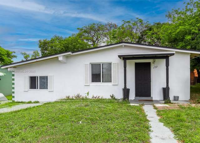 Property at 1701 NW 15th Ct, Fort Lauderdale, FL 33311, 4 beds, 2 baths