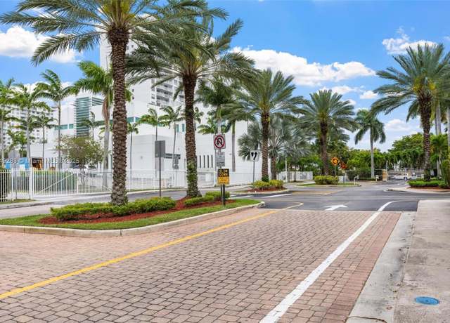 Property at 18408 NE 27th Ct #18408, Aventura, FL 33160, 3 beds, 2.5 baths