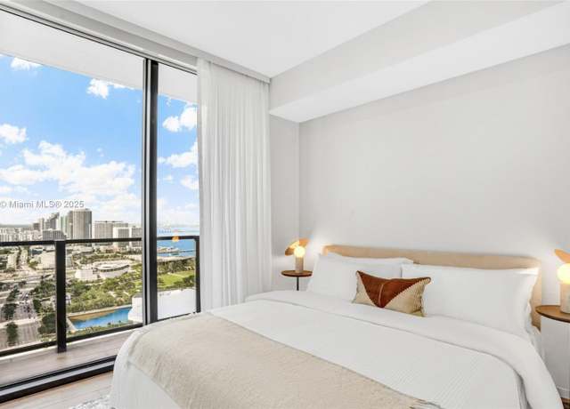 Property at 398 NE 5th St Ph 4701, Miami, FL 33132, 3 beds, 3 baths
