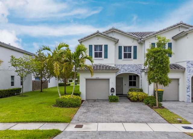 Property at 2652 SE 13th St, Homestead, FL 33035, 3 beds, 2.5 baths