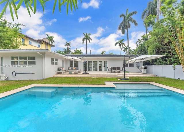 Property at 952 Hollywood Blvd, Hollywood, FL 33019, 3 beds, 2 baths