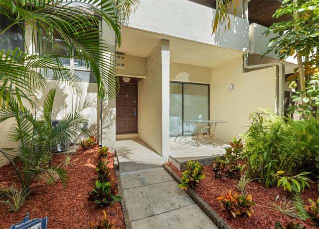 Property at 19460 NE 26th Ave Unit 12B, Miami, FL 33180, 3 beds, 2.5 baths
