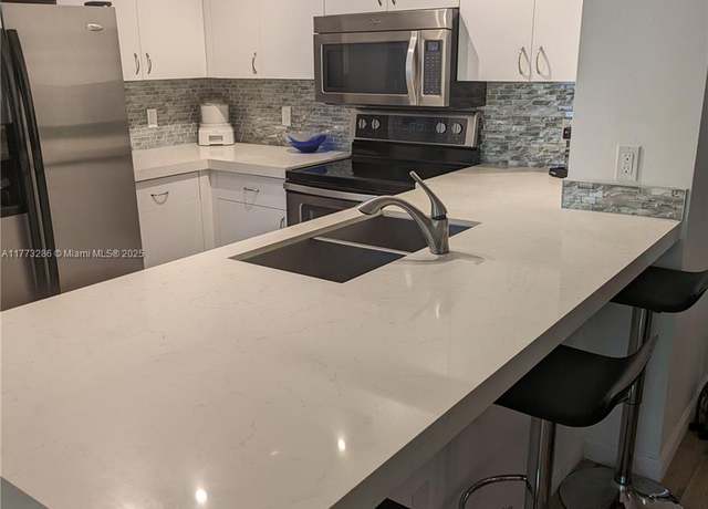 Property at 19901 E Country Club Dr #2305, Aventura, FL 33180, 2 beds, 2 baths