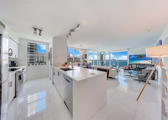 Property at 1155 Brickell Bay Dr #1210, Miami, FL 33131, 2 beds, 2 baths