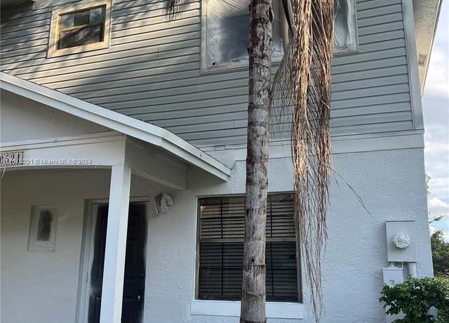 Property at 10524 NW 6th St, Pembroke Pines, FL 33026, 3 beds, 2.5 baths
