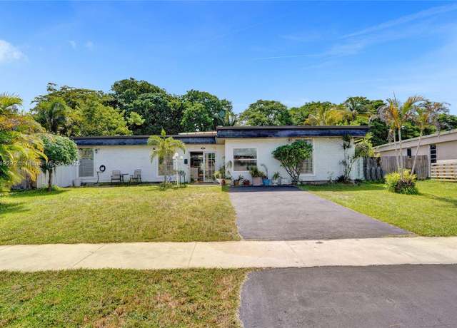 Property at 7811 NW 75th Ave, Tamarac, FL 33321, 3 beds, 2 baths