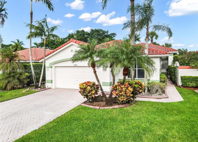 Property at 1061 Bel Aire Dr E, Pembroke Pines, FL 33027, 4 beds, 2 baths
