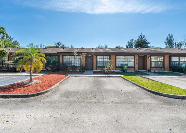 Property at 10550 Buttonwood Ave #10550, Pembroke Pines, FL 33026, 2 beds, 2 baths
