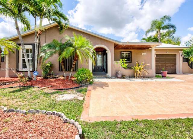 Property at 12370 SW 264th St, Homestead, FL 33032, 3 beds, 2 baths