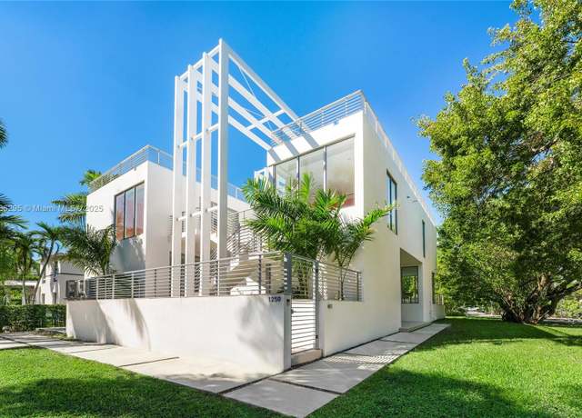 Property at 1250 N Venetian Way, Miami, FL 33139, 7 beds, 7.5 baths