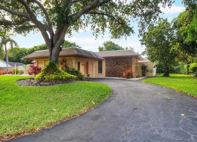 Property at 8261 SW 186th St, Cutler Bay, FL 33157, 4 beds, 3 baths