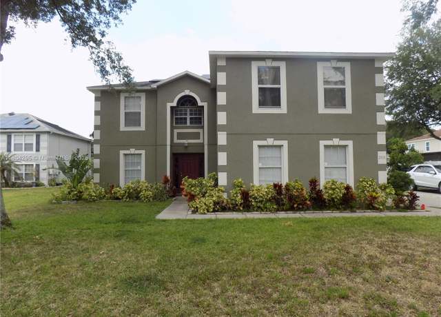 Property at 2818 Sheila Dr, Orlando, FL 32712, 5 beds, 3 baths
