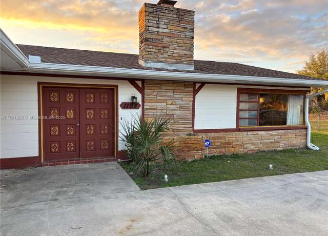 Property at 1198 N Country Club Dr, Crystal River, FL 34429, 2 beds, 3 baths