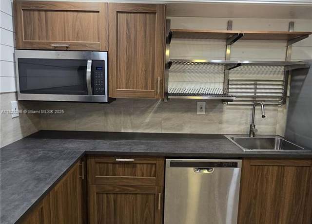 Property at 1000 Parkview Dr #218, Hallandale Beach, FL 33009, 2 beds, 2 baths