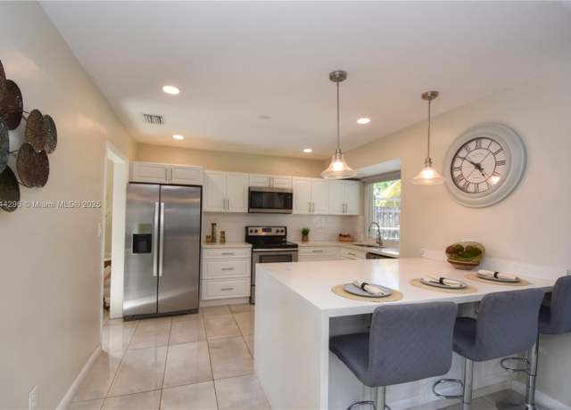 Property at 609 S Crescent Dr, Hollywood, FL 33021, 3 beds, 2 baths
