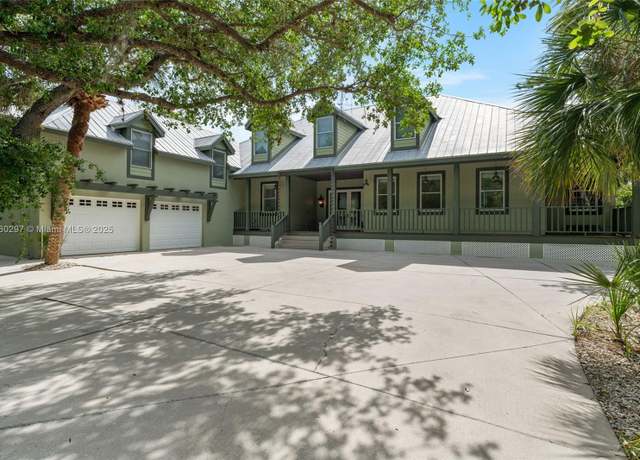 Property at 20732 Charing Cross Cir, Estero, FL 33928, 5 beds, 4.5 baths