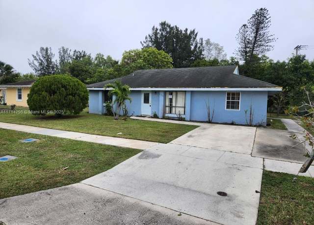 Property at 880 Camellia Dr, Royal Palm Beach, FL 33411, 3 beds, 3 baths