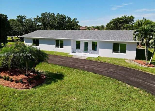 Property at 27501 SW 162nd Ct, Homestead, FL 33031, 3 beds, 2 baths