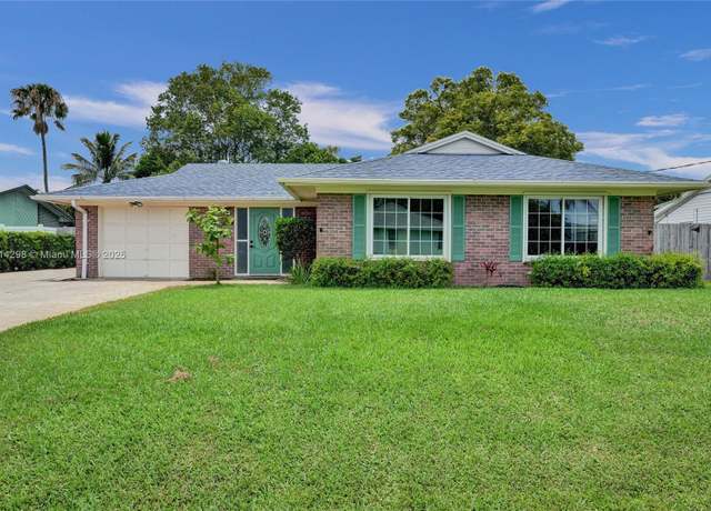 Property at 2398 SE Bordeaux Ct, Port St. Lucie, FL 34952, 3 beds, 2 baths