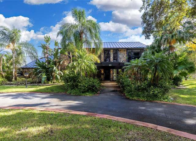 Property at 5306 White Oak Ln, Tamarac, FL 33319, 4 beds, 4.5 baths