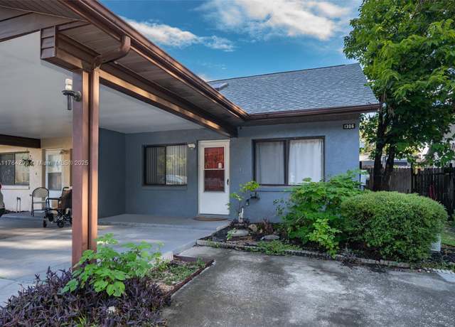 Property at 1306 Vine St, FL 34748, 2 beds, 2 baths