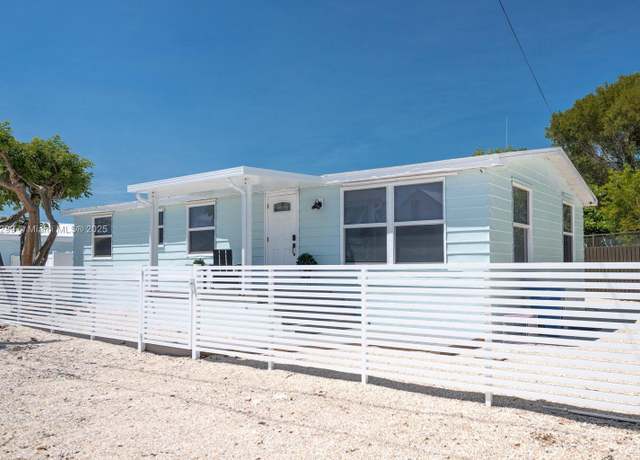 Property at 212 Buttonwood Ln, Key Largo, FL 33070, 3 beds, 2 baths
