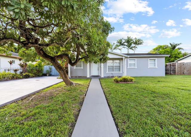Property at 15314 SW 102nd Ct, Miami, FL 33157, 3 beds, 2 baths