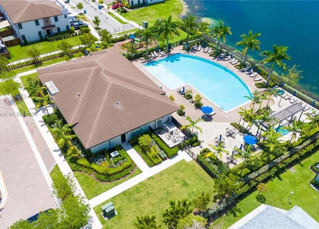 Property at 21018 NE 8th Ave #21018, Miami, FL 33179, 3 beds, 2.5 baths