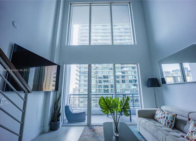 Property at 60 SW 13th St #3222, Miami, FL 33130, 1 bed, 1.5 baths
