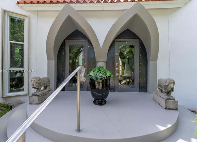 Property at 6867 SW 62nd Ter, South Miami, FL 33143, 3 beds, 2.5 baths
