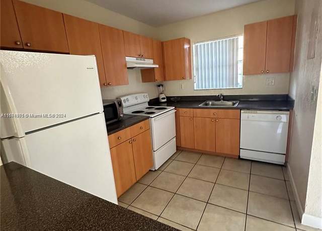 Property at 4865 NW 9th Dr #4865, Plantation, FL 33317, 1 bed, 1 bath