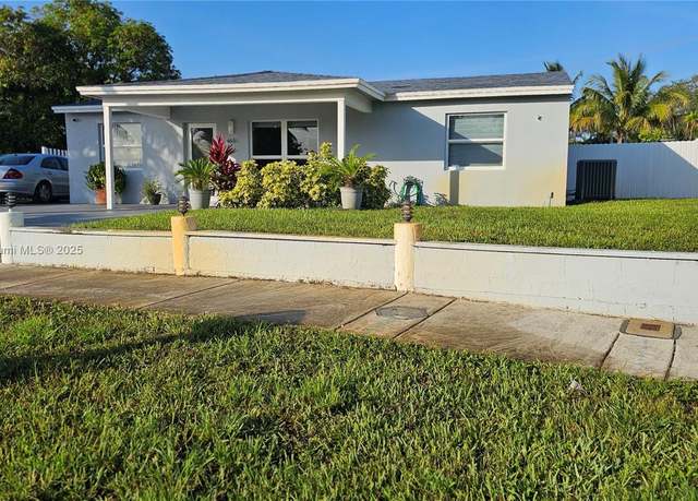Property at 4651 SW 19th St, Fort Lauderdale, FL 33317, 4 beds, 3 baths