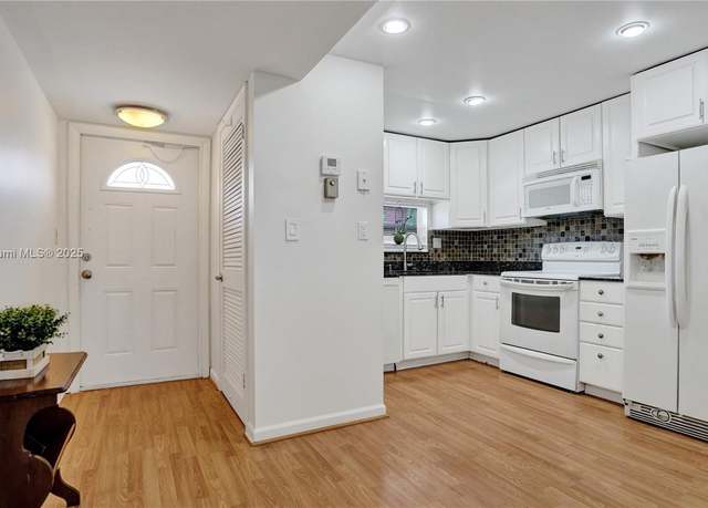 Property at 681 S Hollybrook Dr #203, Pembroke Pines, FL 33025, 2 beds, 2 baths