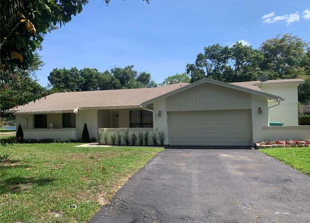 Property at 11906 Jennifer Way, Cooper City, FL 33026, 4 beds, 3 baths