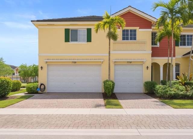 Property at 7702 Paddock Pl, Davie, FL 33328, 3 beds, 2.5 baths