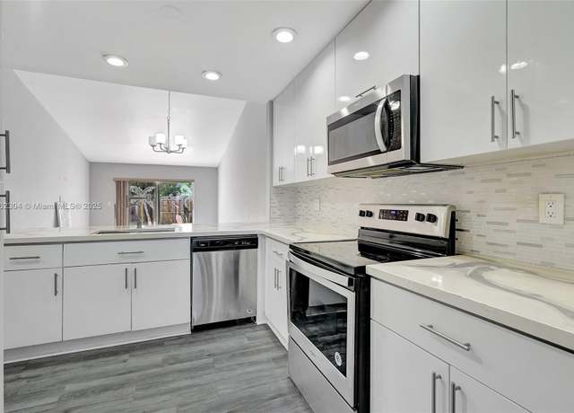 Property at 2307 N 37th Ave, Hollywood, FL 33021, 2 beds, 2 baths