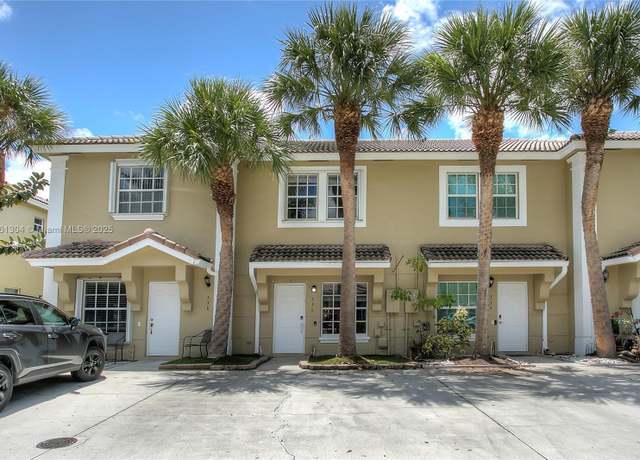 Property at 336 SW 121st Ter, Pembroke Pines, FL 33025, 2 beds, 2.5 baths