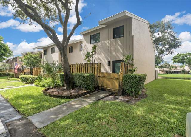 Property at 5180 S University Dr #5180, Davie, FL 33328, 2 beds, 2.5 baths