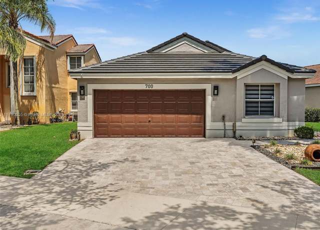 Property at 700 Sand Creek Cir, Weston, FL 33327, 3 beds, 2 baths