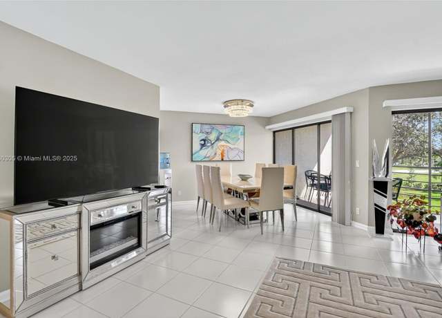 Property at 5901 Camino Del Sol #207, Boca Raton, FL 33433, 3 beds, 2.5 baths