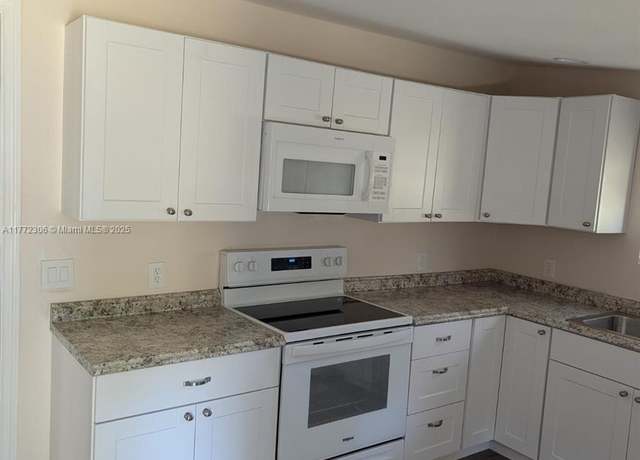 Property at 105 Tangerine St, FL 33834, 2 beds, 1 bath